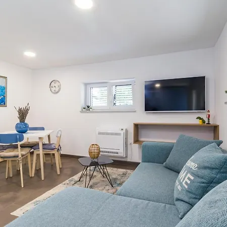 Apartman Tino With Free Parking Póla