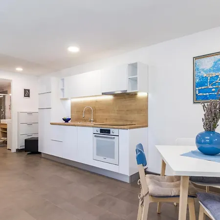 Appartement Tino With Free Parking