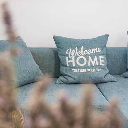 Tino With Free Parking شقة *