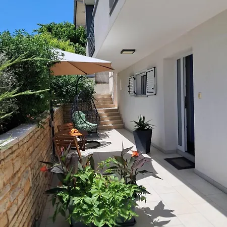 Tino With Free Parking Apartment Pula