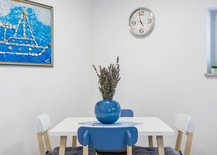 Апартаменти Tino With Free Parking Пула