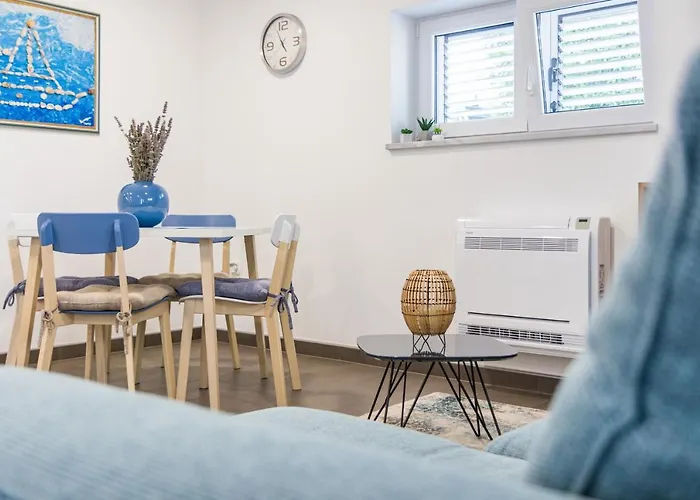 Апартаменти Tino With Free Parking